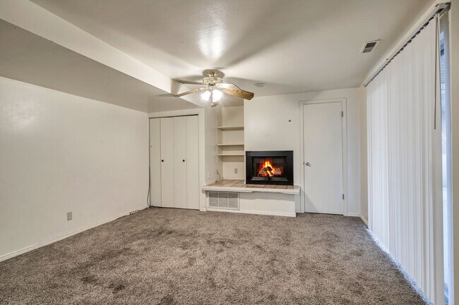 Building Photo - 1671 Hickory Ln