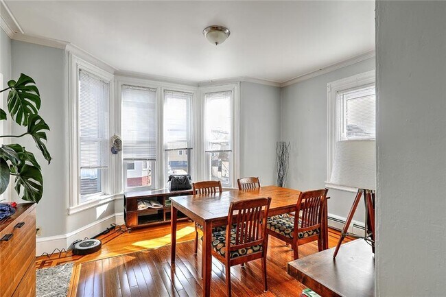 Building Photo - 390 Hope St