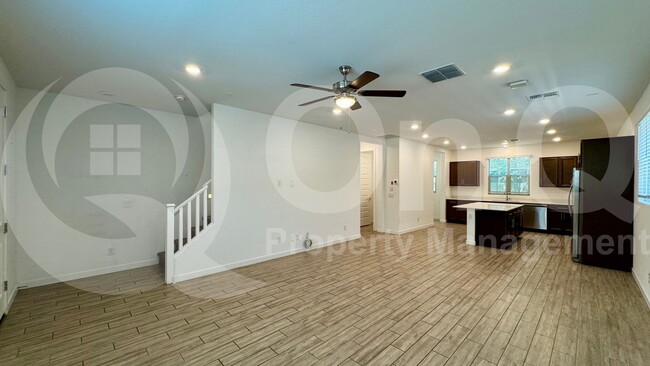 Building Photo - 1068 E Sabino Dr