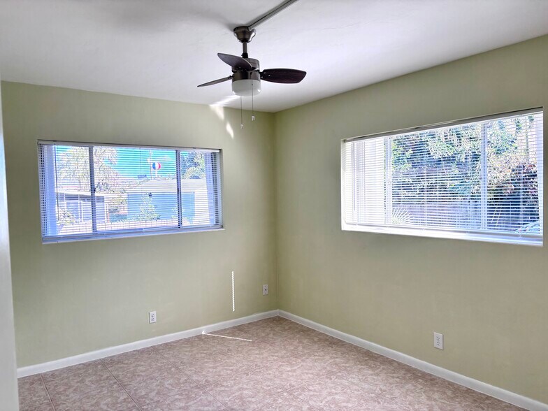 Building Photo - 1950 Lake Osborne Dr