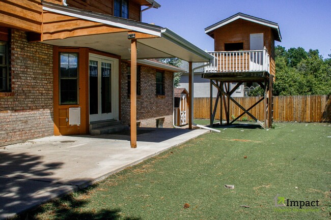 Building Photo - 8586 E Lakeview Dr