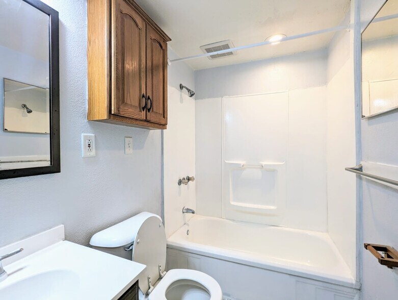 Building Photo - 5139 Carnegie St