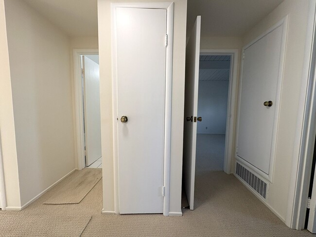 Building Photo - Charming Palo Alto Home with Beautiful Landscaping!