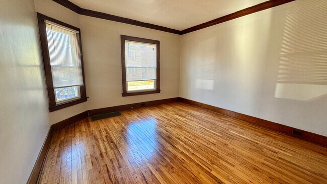 Building Photo - 612-614 Pettibone NW