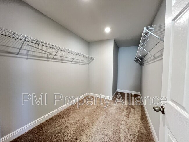 Building Photo - 14521 Crestavista Ave