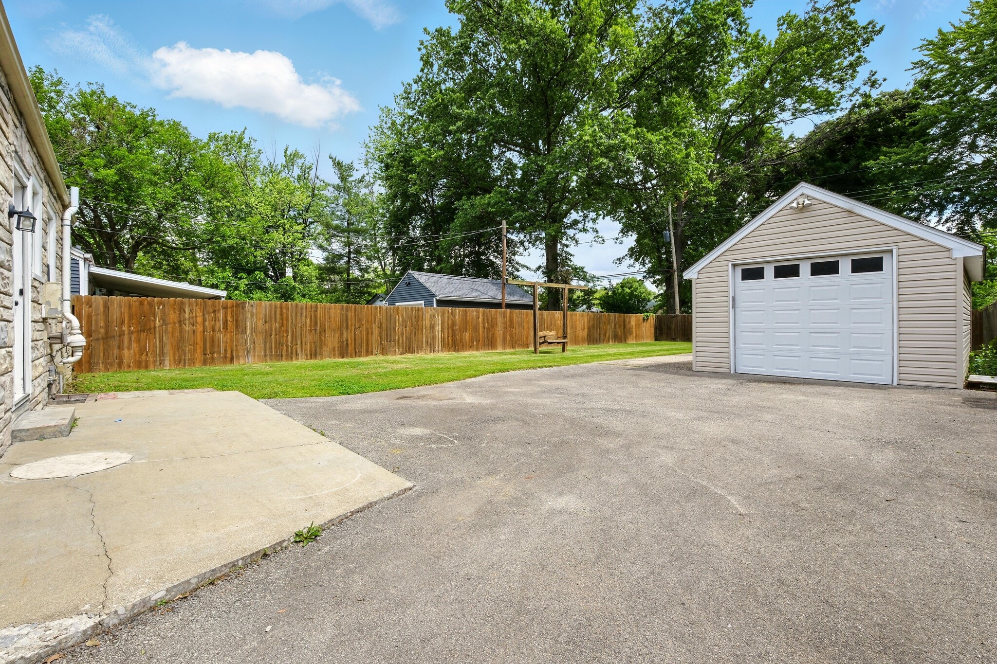 Building Photo - 421 Marquette Dr