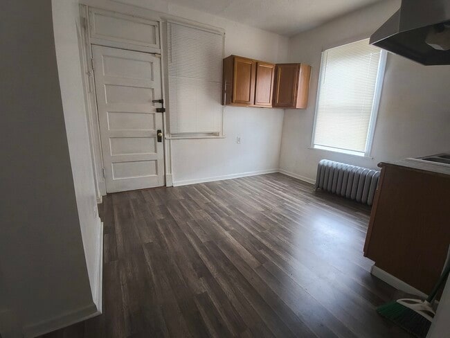 Building Photo - 2542 W 64th St