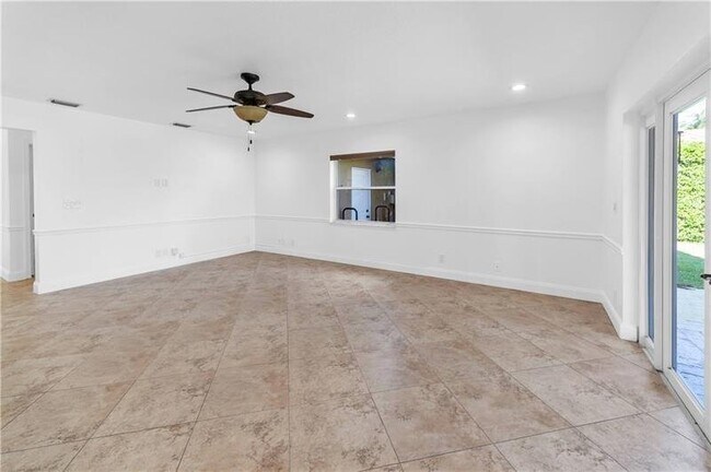 Building Photo - 9144 NW 43rd Ct