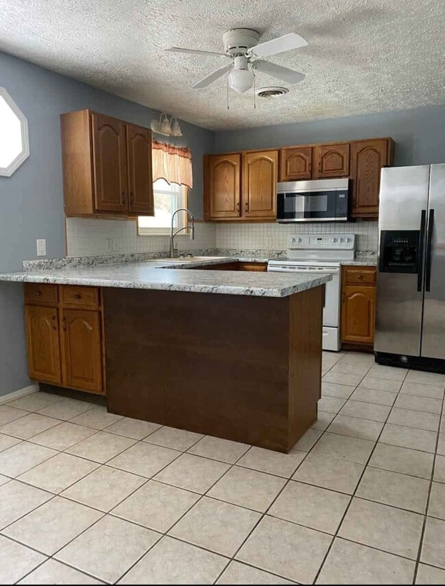 Building Photo - 218 Parker Rd