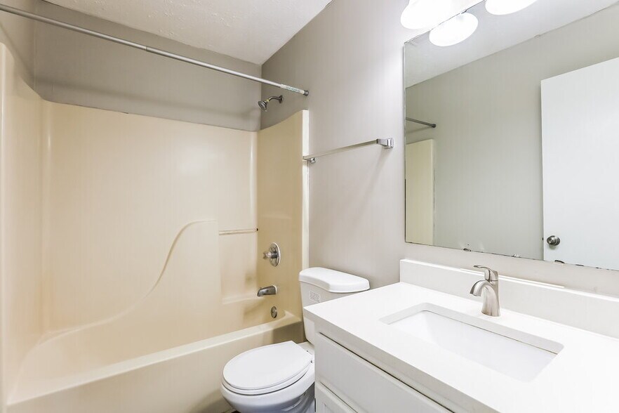 Building Photo - 5223 Pin Oak Dr