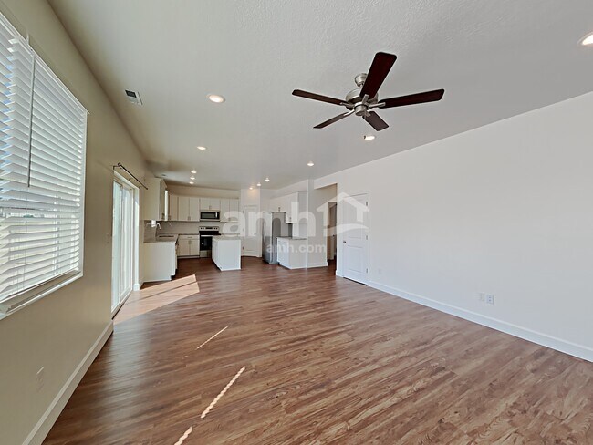 Building Photo - 1318 E White St