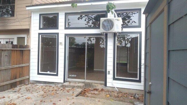 Building Photo - 2429 Miramar Ct