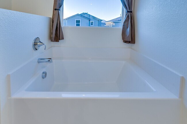 Building Photo - New House!!! Inspirada!!! Across from future Community Pool/Park!!! Tankless water heater!!