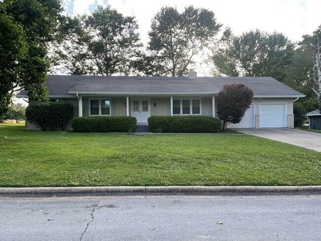 Primary Photo - 3 Bedroom in South Spfd!