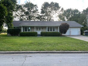 Building Photo - 3 Bedroom in South Spfd!