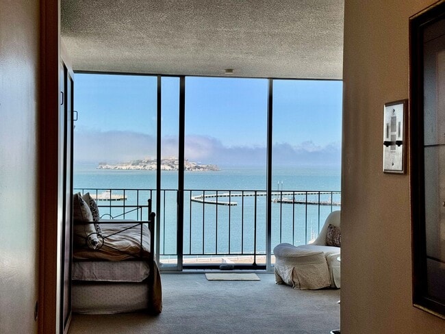 Building Photo - Million-Dollar Views, Starter Price!