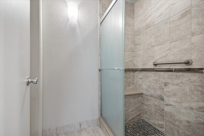 Building Photo - 2475 Underwood St