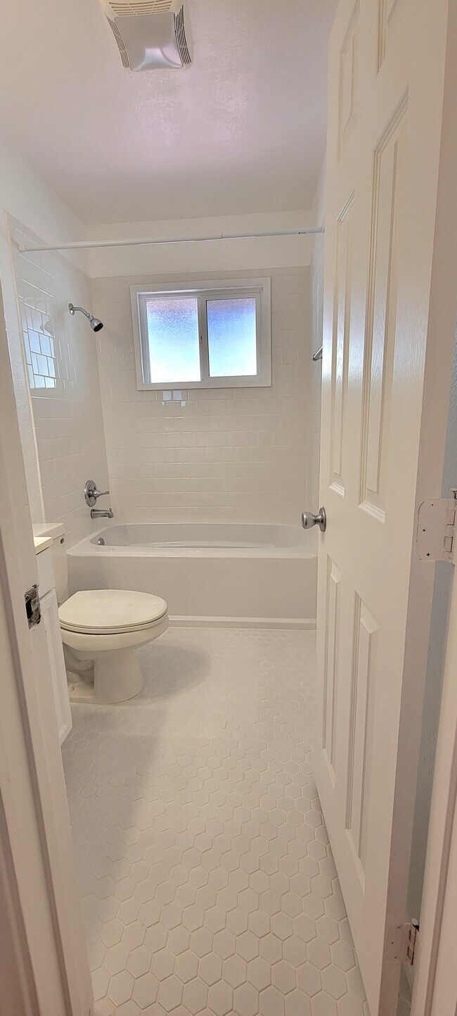 Building Photo - 6216 Stanley Ave