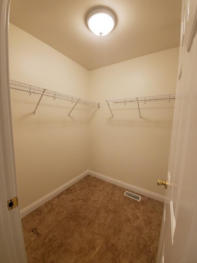 Building Photo - 915 S 20th St