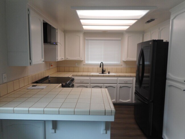 Building Photo - 4098 W. San Jose