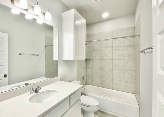 Building Photo - 2420 Pecan Island Dr