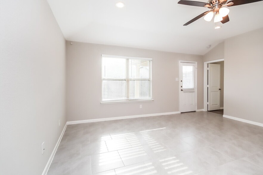Building Photo - 8419 Ideal Dr