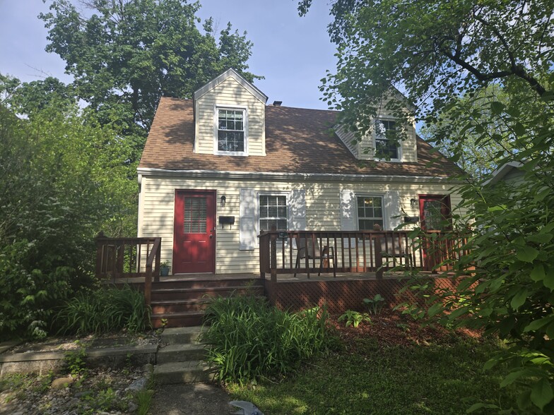 Primary Photo - 6351 Broadway St