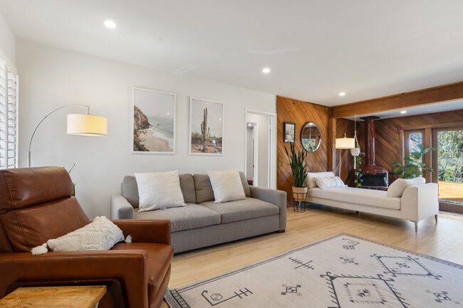 Building Photo - 5923 Abernathy Dr