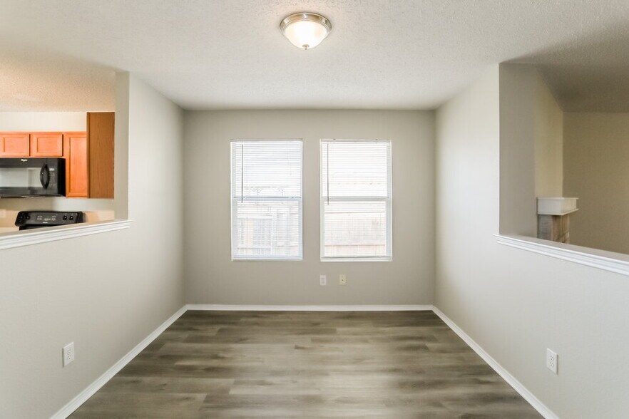 Building Photo - 541 Magdalen Ave