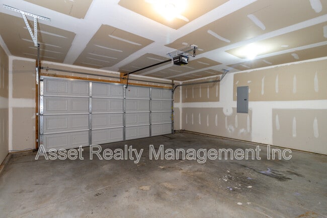 Building Photo - 1614 River Poppy Road