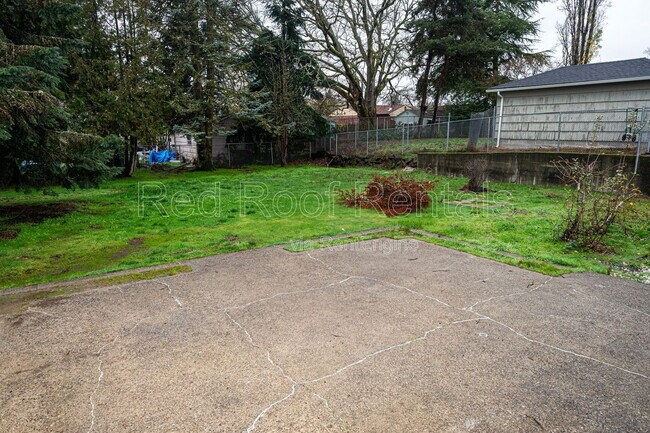 Building Photo - 6232 S Wapato St