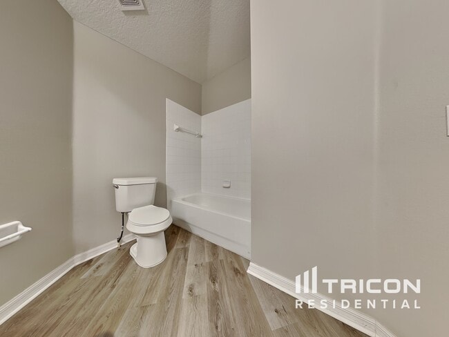 Building Photo - 31422 Shaker Cir