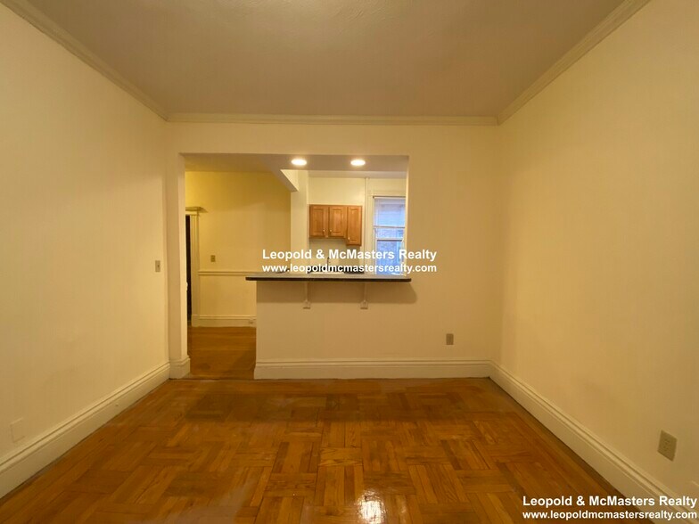 Building Photo - 48 Queensberry St