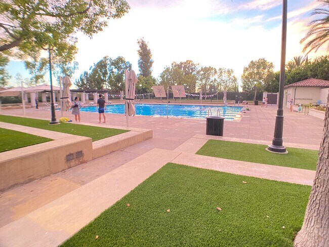 Building Photo - 101 Hallmark