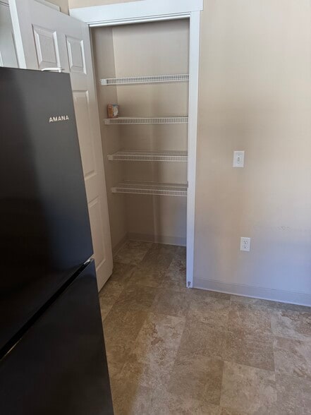 Building Photo - 5209 E Upriver Dr