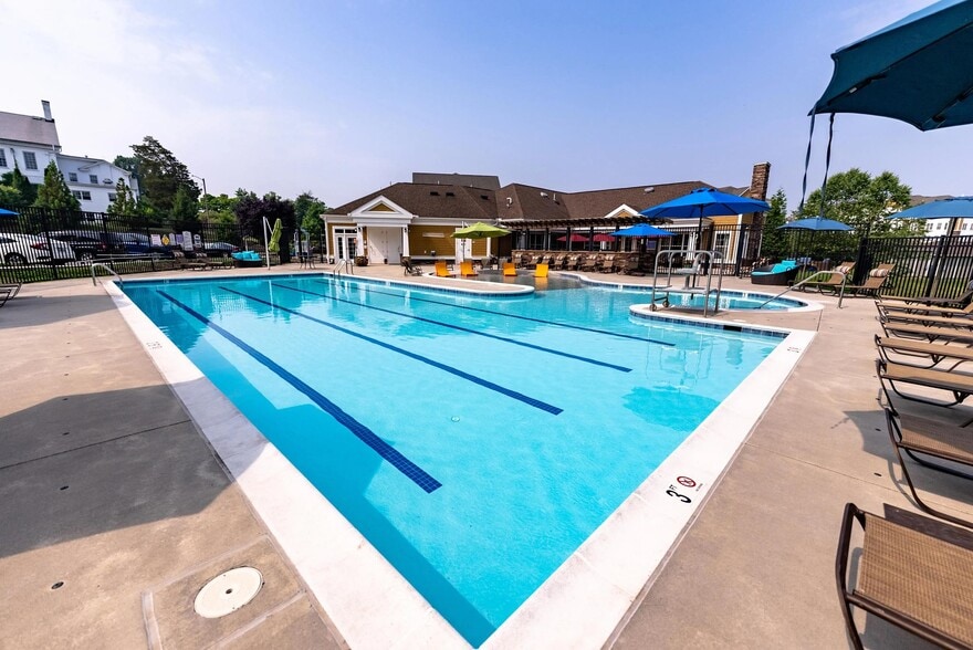 Building Photo - 909 Mansion Dr