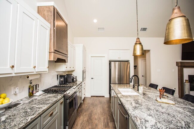 Building Photo - Spacious modern home in Lubbock-Cooper ISD!