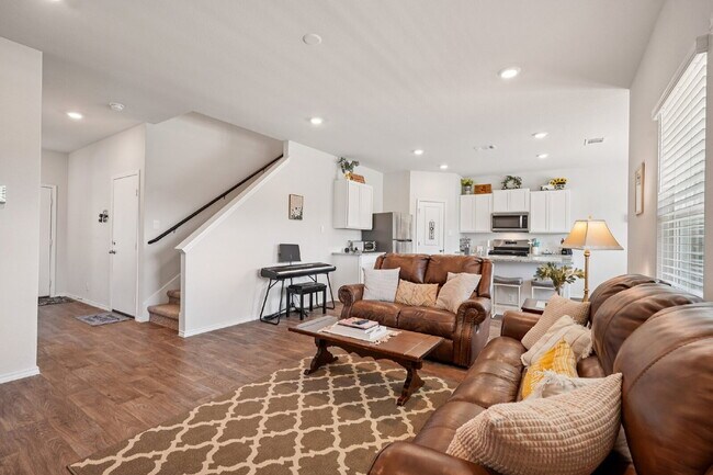 Building Photo - "Rent to Own this Charming 3-Bed Oasis with 18 month lease!*"