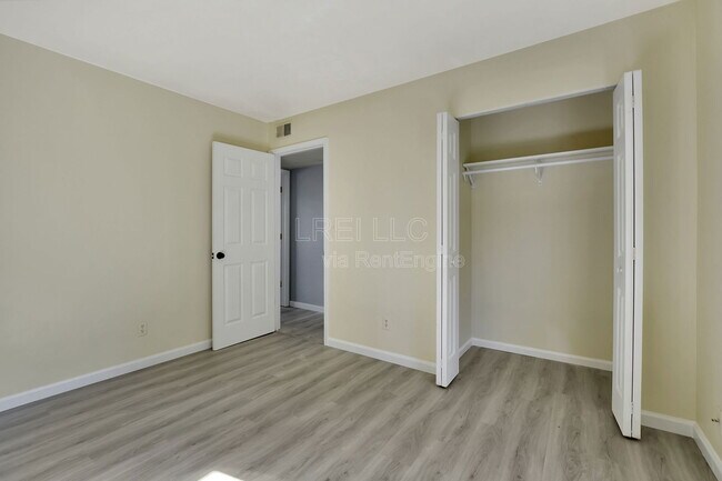 Building Photo - 817 Lancelot Ct