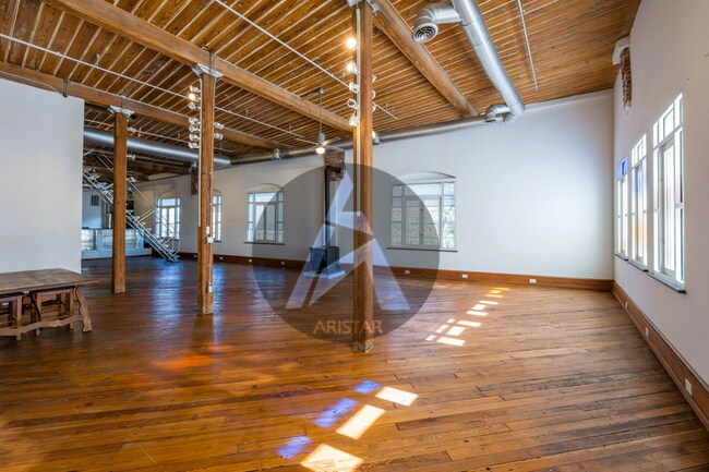 Building Photo - 161 Mangum St SW