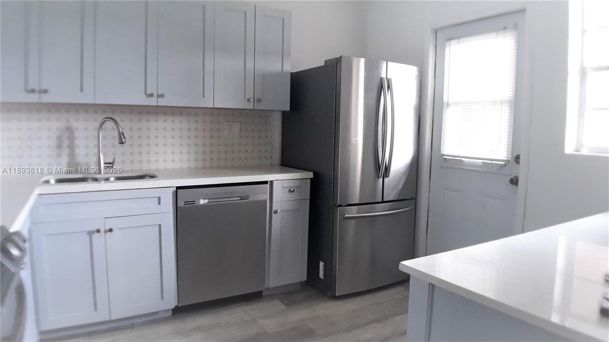 Building Photo - 8101 SW 24th Ct