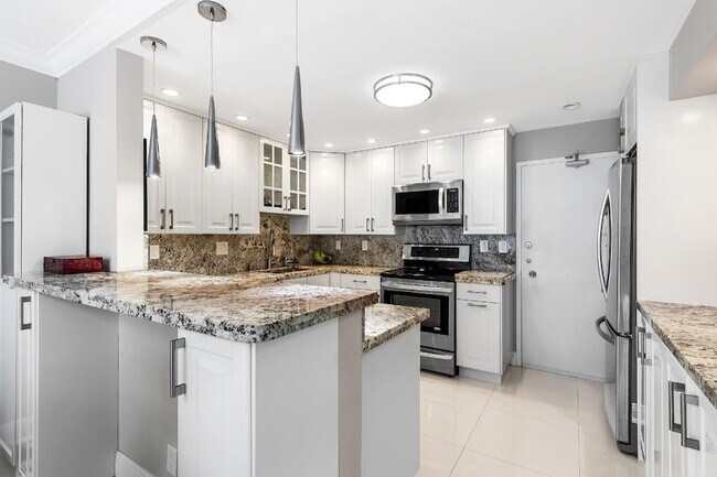 Building Photo - 3850 Galt Ocean Dr