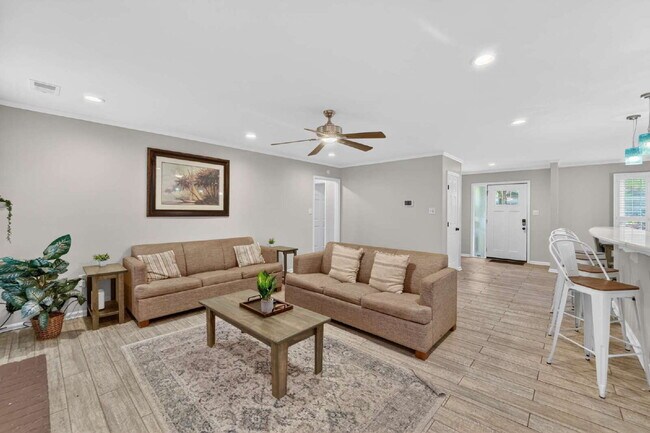 Building Photo - 118 Blue Heron Dr