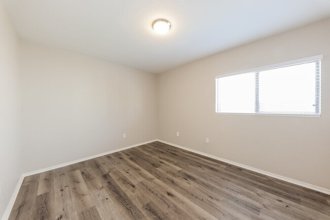 Building Photo - 8211 W Mission Ln