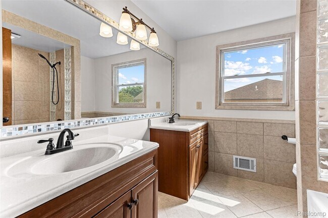 Building Photo - 3312 Palm Aire Ct