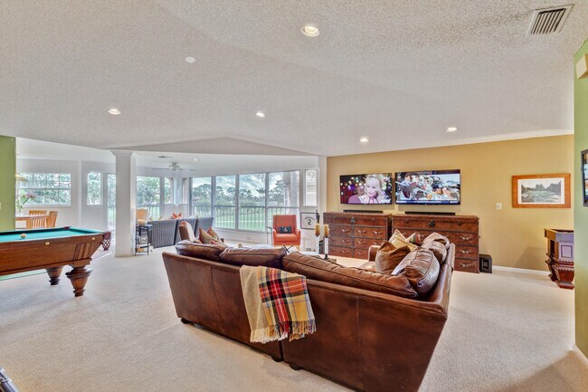 Building Photo - 207 Legendary Cir
