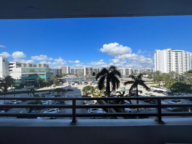 Primary Photo - 3505 S Ocean Dr