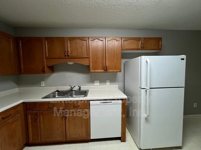 Building Photo - 1096 Sunstar Dr