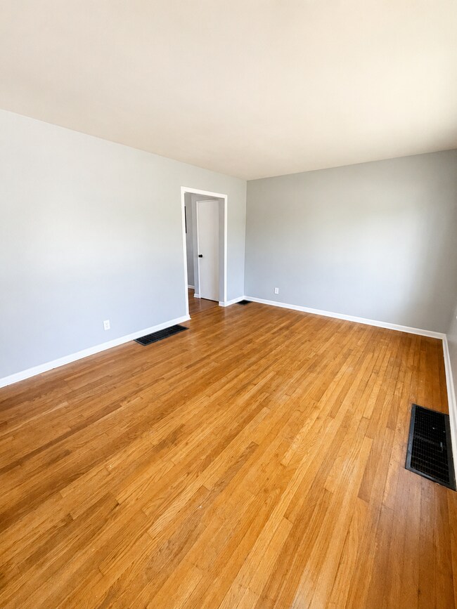 Building Photo - 569 S James Rd