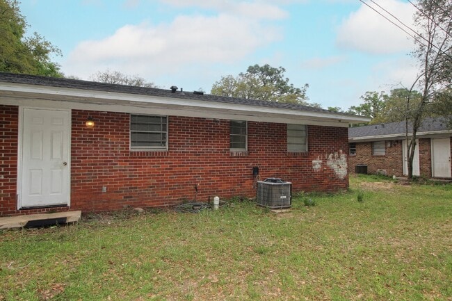 Building Photo - 1/2 Off First Month's Rent – 2BR Duplex in...